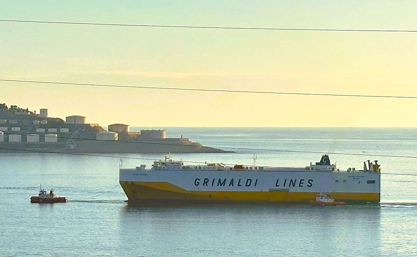 Ocean Montenegro tugs assisting a Grimaldi Lines ro-ro ship in the Port of Bar