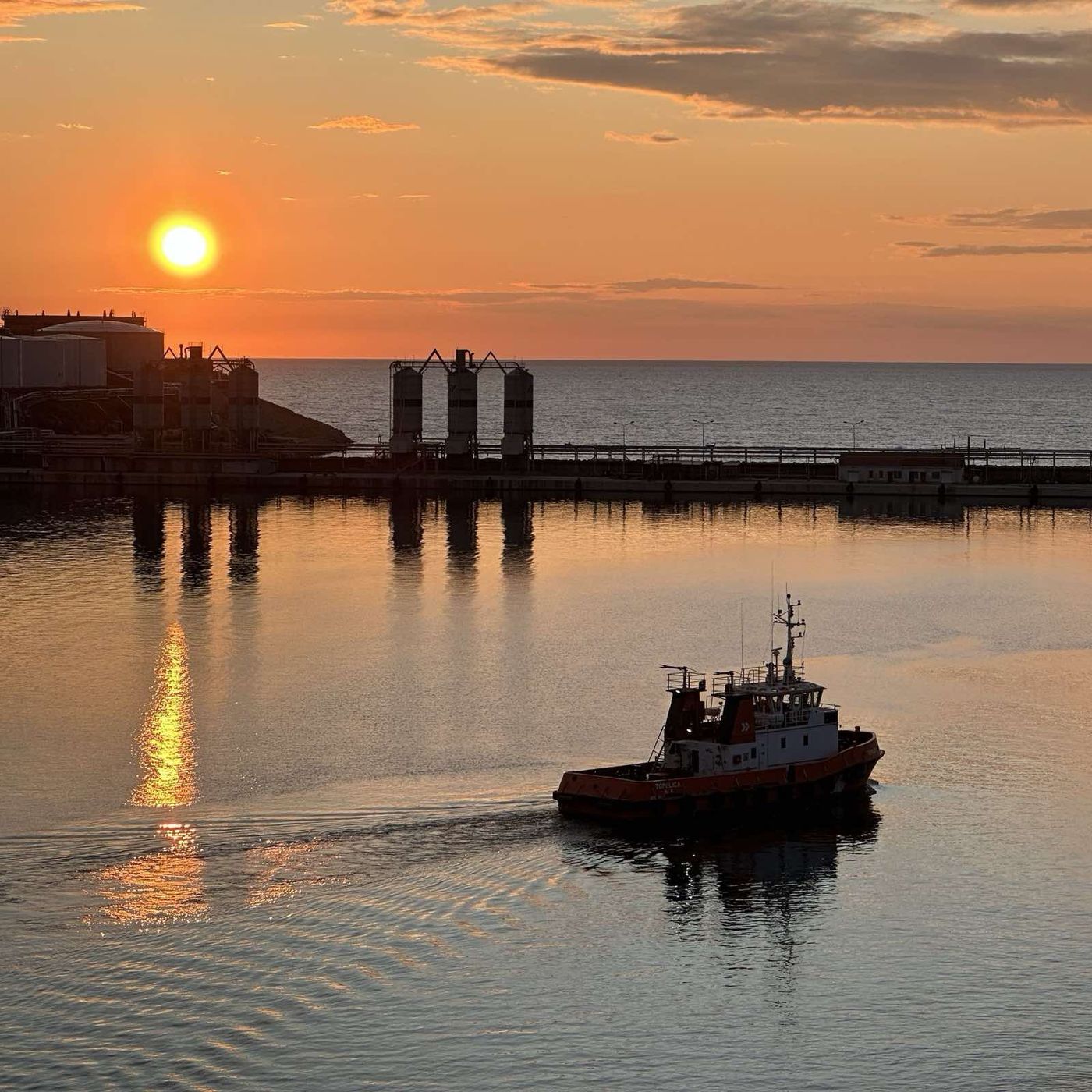 Tug Topolica in the Port of Bar at sunset